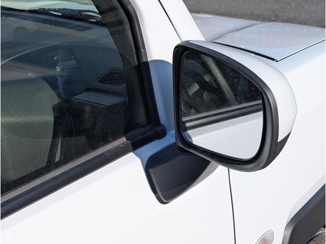 タフト Ｘ　サイドＳＲＳ　軽減ブレーキ　横滑り防止機能　キーフリー　車線逸脱　エコアイドリングストップ　スカイルーフ　スマートキ－　パワーウインドウ　エアバック　フルオートエアコン　ＬＥＤヘッドライト　ＡＢＳ付き（17枚目）