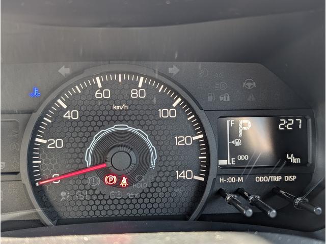 タフト Ｘ　サイドＳＲＳ　軽減ブレーキ　横滑り防止機能　キーフリー　車線逸脱　エコアイドリングストップ　スカイルーフ　スマートキ－　パワーウインドウ　エアバック　フルオートエアコン　ＬＥＤヘッドライト　ＡＢＳ付き（21枚目）