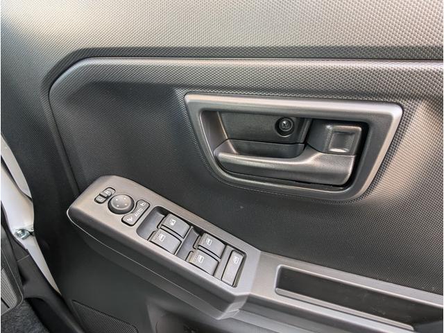 タフト Ｘ　サイドＳＲＳ　軽減ブレーキ　横滑り防止機能　キーフリー　車線逸脱　エコアイドリングストップ　スカイルーフ　スマートキ－　パワーウインドウ　エアバック　フルオートエアコン　ＬＥＤヘッドライト　ＡＢＳ付き（29枚目）