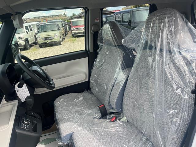 ムーヴキャンバス ストライプスX 衝突被害軽減ブレーキ 横滑り防止機能 禁煙車 コーナーセンサー エアコン 衝突安全ボディ オートハイビーム オートライト ベンチシート パワーウインドウ 盗難防止システム パワーステアリング ABS(18枚目)