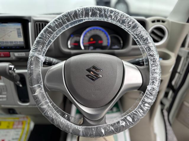 ☆ステアリングホイール☆手にしっくりくる握り心地で滑りにくく運転も快適です!