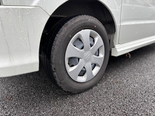 スマートなホイールキャップ装備です。