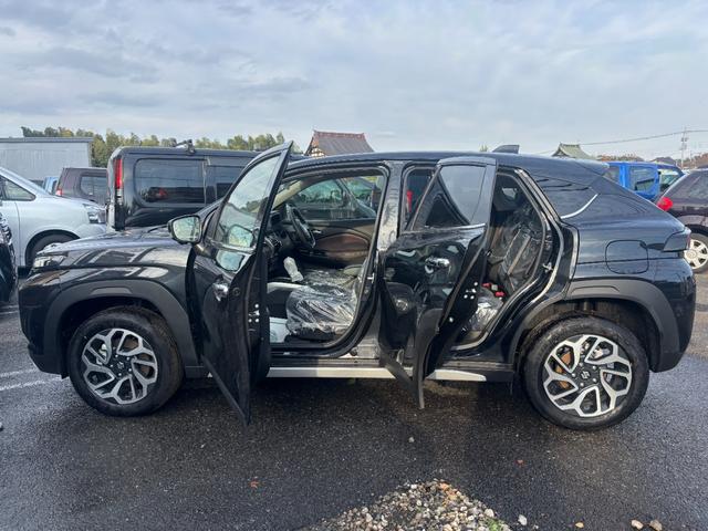 フロンクス ベースグレード　ベースグレード（５名）登録済未使用車　衝突軽減ブレーキ　禁煙車　クルーズコントロール　全方位モニター　フルオートエアコン　アイドリングストップ　盗難防止システム　シートヒーター　Ｂｌｕｅｔｏｏｔｈ（9枚目）