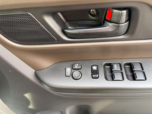 スペーシア ハイブリッドＧ　届出済未使用車　衝突軽減ブレーキ　禁煙車　キーレススタートシステム　フルフラット　パワーステアリング　フロントベンチシート　低速時衝突軽減ブレーキ　アイドリングＳ　オートＬＥＤ　パーキングセンサー（22枚目）