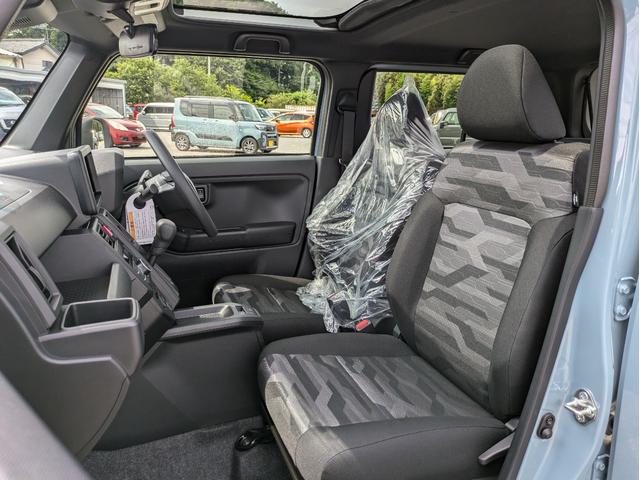 タフト Ｘ　届出済未使用車　衝突軽減ブレーキ　禁煙車　ガラスルーフ　レーンキープ　パワーウィンドウ　ＬＥＤヘッドライト　オートライト　運転席エアバック　ハイビームアシスト　サイドエアバッグ　デュアルエアバッグ（10枚目）