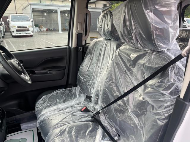 デリカミニ G 届出済未使用車 衝突軽減ブレーキ 禁煙車 e-Assist シートヒーター バックモニター オートハイビーム LEDランプ フルオートエアコン キーレス ベンチシート オートライト 横滑り防止 ABS(10枚目)