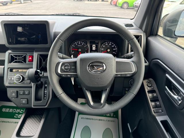 タフト Ｇ　ダーククロムベンチャー　届出済未使用車　衝突軽減ブレーキ　禁煙車　ガラスルーフ　クルーズコントロール　ＬＥＤライト　オートエアコン　ルーフレール　レーンキープアシスト　パワーウィンドウ　パワーステアリング　シートヒーター付き（6枚目）