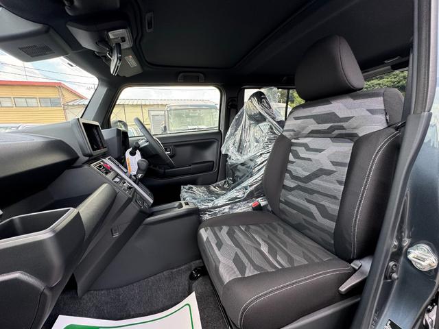 タフト Ｇ　ダーククロムベンチャー　届出済未使用車　衝突軽減ブレーキ　禁煙車　ガラスルーフ　クルーズコントロール　ＬＥＤライト　オートエアコン　ルーフレール　レーンキープアシスト　パワーウィンドウ　パワーステアリング　シートヒーター付き（10枚目）