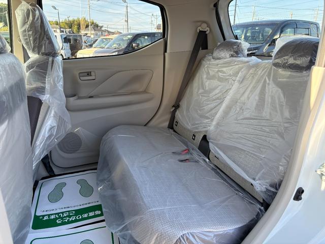 デイズ Ｘ　届出済未使用車　衝突軽減ブレーキ　禁煙車　フルオートエアコン　オートマチックハイビーム　パワーウィンドウ　運転席エアバック　バックカメラ　イモビライザー　アイドリングストップ　サイドエアバッグ　ＰＳ（11枚目）