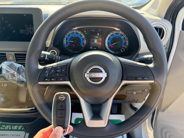 デイズ Ｘ　届出済未使用車　衝突軽減ブレーキ　禁煙車　フルオートエアコン　オートマチックハイビーム　パワーウィンドウ　運転席エアバック　バックカメラ　イモビライザー　アイドリングストップ　サイドエアバッグ　ＰＳ（17枚目）