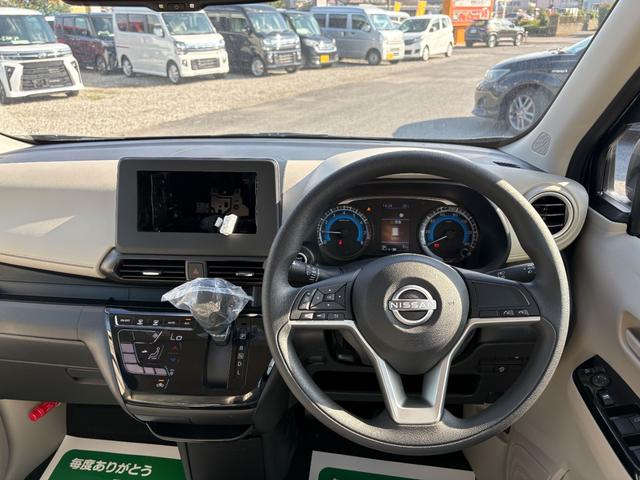 デイズ Ｘ　届出済未使用車　衝突軽減ブレーキ　禁煙車　オートマチックハイビーム　フルオートエアコン　衝突安全ボディ　コーナーソナー　イモビライザー　踏み間違え防止　パワーウィンドウ　アイドリングストップ　ＷＡＢ（6枚目）