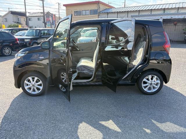 デイズ Ｘ　届出済未使用車　衝突軽減ブレーキ　禁煙車　オートマチックハイビーム　フルオートエアコン　衝突安全ボディ　コーナーソナー　イモビライザー　踏み間違え防止　パワーウィンドウ　アイドリングストップ　ＷＡＢ（9枚目）