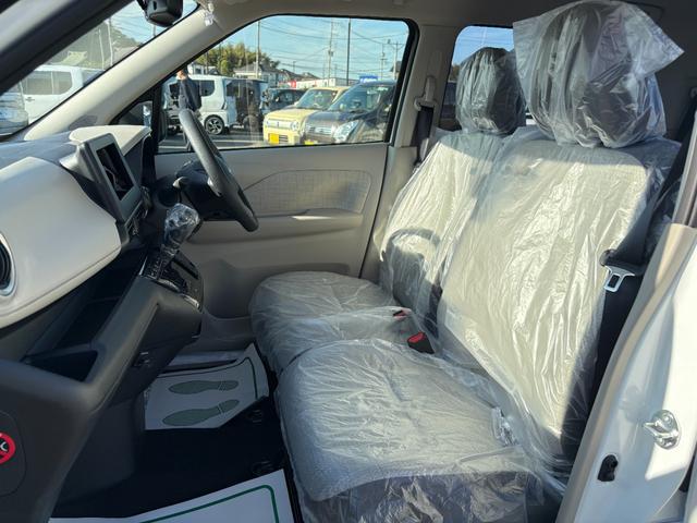 デイズ Ｘ　届出済未使用車　衝突軽減ブレーキ　禁煙車　バックカメラ　オートマチックハイビーム　フルオートエアコン　コーナーソナー　運転席エアバック　アイドリングストップ　キーレス　サイドエアバッグ　イモビライザー（10枚目）