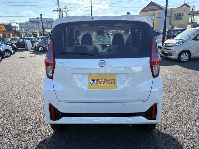 デイズ Ｘ　届出済未使用車　衝突軽減ブレーキ　禁煙車　バックカメラ　オートマチックハイビーム　フルオートエアコン　コーナーソナー　運転席エアバック　アイドリングストップ　キーレス　サイドエアバッグ　イモビライザー（12枚目）