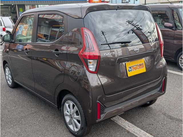 デイズ Ｘ　届出済未使用車　衝突軽減ブレーキ　禁煙車　バックカメラ　オートマチックハイビーム　アイドリングストップ　フルオートエアコン　パワーウィンドウ　運転席エアバック　サイドエアバッグ　コーナーソナー　ＷＡＢ（10枚目）