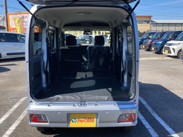 ハイゼットカーゴ クルーズ　ＥＳＣ　パワーウィンドウ　フルフラット　ＡＢＳ　禁煙　キーフリーシステム　エアコン　運転席エアバッグ　パワーステアリング　点検記録簿　ＷエアＢ（12枚目）