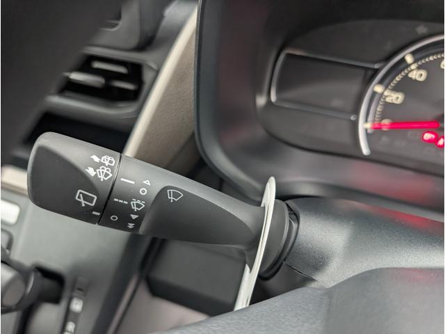 ムーヴ Ｘ　エアコン　パワーステアリング　パワーウィンドウ　運転席エアバッグ　助手席エアバッグ　キーレスエントリー　盗難防止システム　オートライト　フルフラット　レーンアシスト（24枚目）