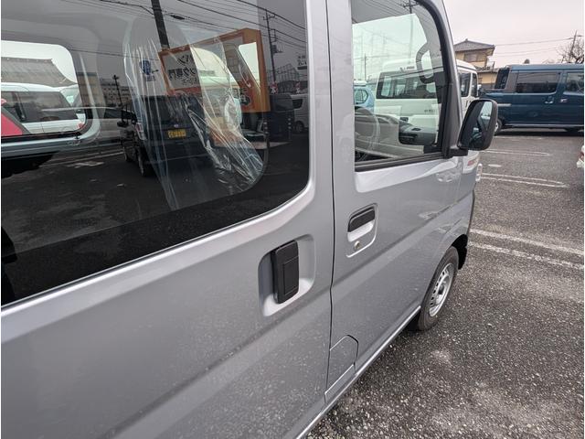 ハイゼットカーゴ スペシャル　パワーウィンド　フルフラットシート　横滑り防止機能　Ｗエアバッグ　マニュアルエアコン　ＰＳ　運転席エアバッグ　禁煙車　ＡＢＳ　メンテナンスノート（17枚目）