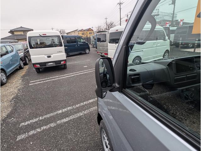 ハイゼットカーゴ スペシャル　パワーウィンド　フルフラットシート　横滑り防止機能　Ｗエアバッグ　マニュアルエアコン　ＰＳ　運転席エアバッグ　禁煙車　ＡＢＳ　メンテナンスノート（19枚目）