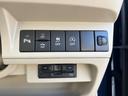 L 衝突軽減ブレーキ 禁煙車 プッシュスタートスマートキー 前後誤発進抑制 オートハイビーム 横滑り防止装置付き 運転席助手席エアバッグ キーレスエントリーシステム ベンチシート シートヒーター付 PW(21枚目)
