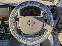 ☆ステアリングホイール☆手にしっくりくる握り心地で滑りにくく運転も快適です！ 5
