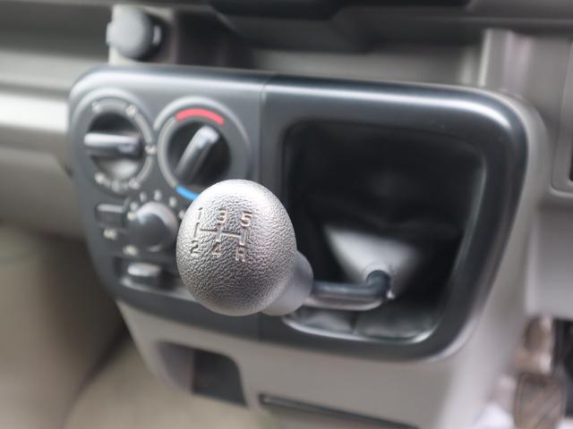 エブリイ ＰＣリミテッド　パートタイム４ＷＤ（後輪駆動ベース）！インパネ５速ＭＴ車！純正オーディオ！ＣＤ！キーレス！スペアキー有！純正フロアマット！ワンオーナー！（18枚目）