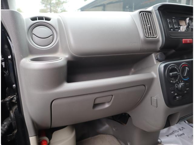 エブリイ ＰＣリミテッド　パートタイム４ＷＤ（後輪駆動ベース）！インパネ５速ＭＴ車！純正オーディオ！ＣＤ！キーレス！スペアキー有！純正フロアマット！ワンオーナー！（23枚目）