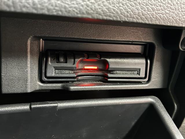 セレナ ライダー ブラックライン S-ハイブリッド 禁煙車 純正8インチナビ&フリップダウンモニター 両側パワースライドドア アラウンドビューモニター(全周囲カメラ)エマージェンシーブレーキ LEDヘッドライト ライダー専用エアロパーツ(オーテック)(9枚目)