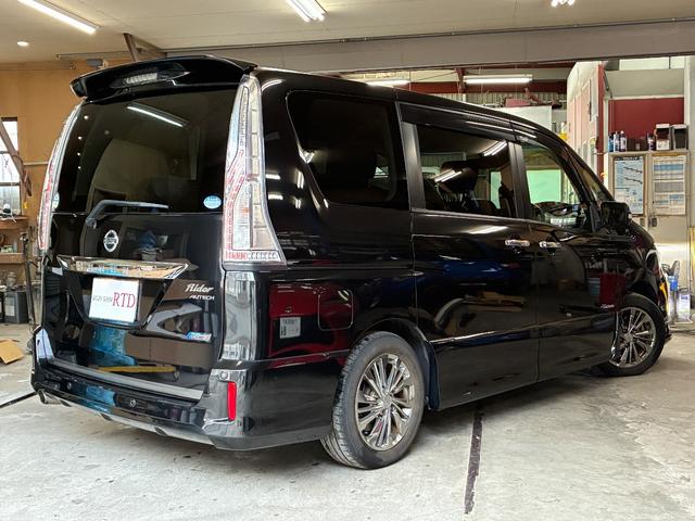 セレナ ライダー ブラックライン S-ハイブリッド 禁煙車 純正8インチナビ&フリップダウンモニター 両側パワースライドドア アラウンドビューモニター(全周囲カメラ)エマージェンシーブレーキ LEDヘッドライト ライダー専用エアロパーツ(オーテック)(19枚目)