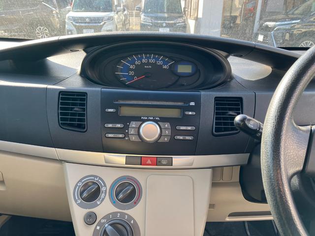 ムーヴ Ｌ　５ＭＴ　マニュアル車　キーレスエントリー　純正オーディオＣＤ／ＡＭ／ＦＭ　エアコン　パワステ　パワーウィンドウ　エアバック　盗難防止システム　衝突安全ボディ（3枚目）