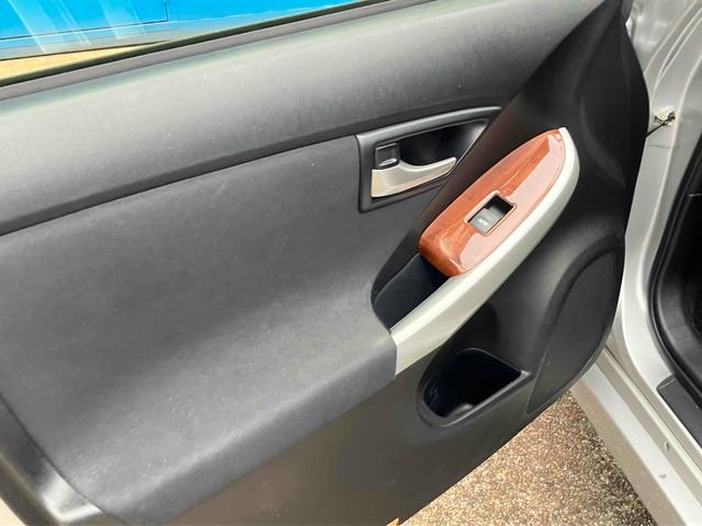 プリウス S ETC バックカメラ ナビ TV アルミホイール オートライト HID CVT スマートキー 電動格納ミラー 盗難防止システム CD DVD再生 ミュージックプレイヤー接続可 衝突安全ボディ ABS(25枚目)