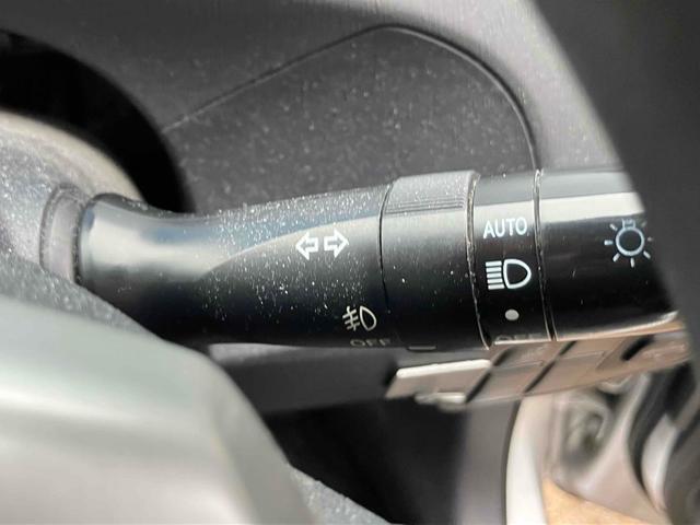 プリウス S ETC バックカメラ ナビ TV アルミホイール オートライト HID CVT スマートキー 電動格納ミラー 盗難防止システム CD DVD再生 ミュージックプレイヤー接続可 衝突安全ボディ ABS(46枚目)
