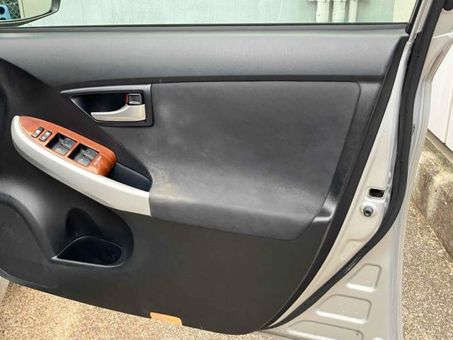 プリウス S ETC バックカメラ ナビ TV アルミホイール オートライト HID CVT スマートキー 電動格納ミラー 盗難防止システム CD DVD再生 ミュージックプレイヤー接続可 衝突安全ボディ ABS(54枚目)