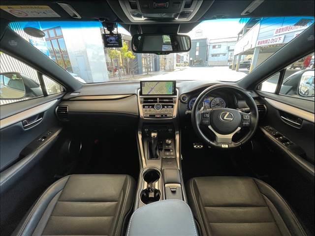 ＮＸ３００ｈ　“Ｆ　ＳＰＯＲＴ”　シートＨ／Ｃ　３眼ＬＥＤ　コーナーセンサー　ブラインドスポットモニター　レーダークルーズコントロール　サンルーフ　パワーバックドア　パワーシート　シートメモリー　Ｂｌｕｅｔｏｏｔｈ接続プッシュスタート(2枚目)