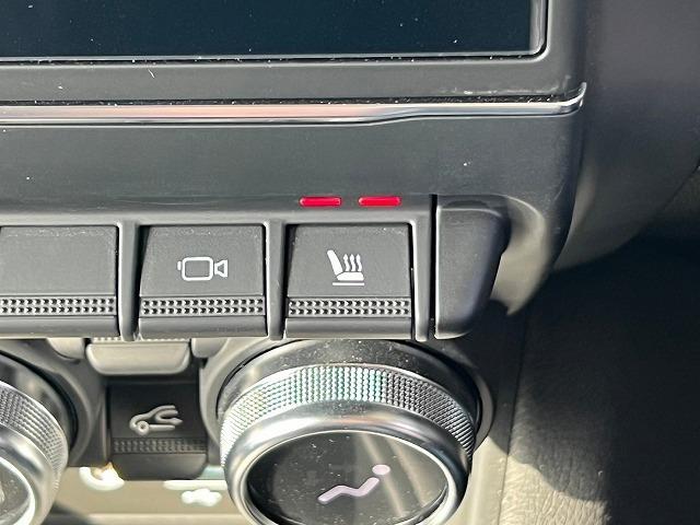 インテンス　テックパック　全方位カメラ　レーダークルーズコントロール　シートヒーター　ステアリングヒーター　ブラインドスポットモニター　ステアリングスイッチ　アップルカープレイ　プッシュスタート　ＬＥＤヘッドライトＥＴＣ車載器(36枚目)