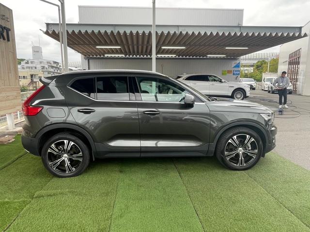 ＸＣ４０ Ｔ４　ＡＷＤ　インスクリプション　サンルーフ　ハーマンカードン　全方位カメラ　パワーバックドア　パワーシート　シートヒーター　ステアリングヒーター　フルセグ　アップルカープレイ　プッシュスタート　ＬＥＤヘッドライト　レーダークルーズ（48枚目）