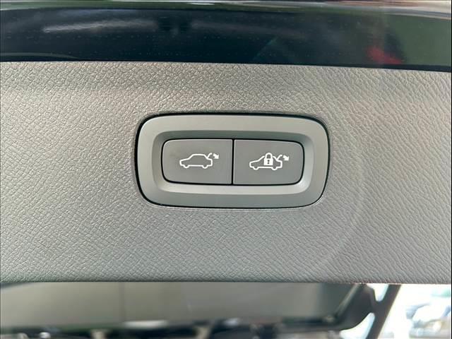 ＸＣ９０ Ｂ６　ＡＷＤ　Ｒデザイン　Ｂｏｗｅｒ＆Ｗｉｌｌｋｉｎｓ／サンルーフ／黒革シート／ＡｐｐｌｅＣａｒＰｌａｙ／全周囲カメラ／全席シートヒーター／ブラインドスポットモニター／ステアリングヒーター／電動リアゲート／パワーシート・メモリ（11枚目）