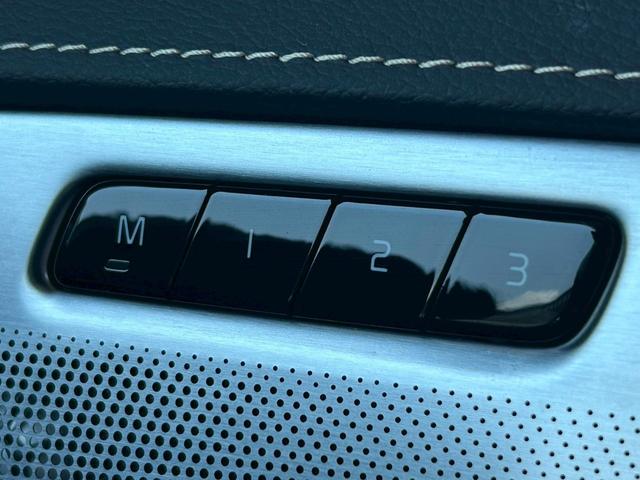 ＸＣ９０ Ｂ６　ＡＷＤ　Ｒデザイン　Ｂｏｗｅｒ＆Ｗｉｌｌｋｉｎｓ／サンルーフ／黒革シート／ＡｐｐｌｅＣａｒＰｌａｙ／全周囲カメラ／全席シートヒーター／ブラインドスポットモニター／ステアリングヒーター／電動リアゲート／パワーシート・メモリ（30枚目）