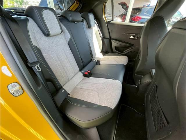 ２０８ ＧＴライン　ＡｐｐｌｅＣａｒＰｌａｙ／アダプティブクルーズコントロール／ブラインドスポットモニター／レーンキープアシスト／ワイヤレス充電／パドルシフト／バックカメラ／ＥＴＣ／ＵＳＢポート／アイドリングストップ（5枚目）