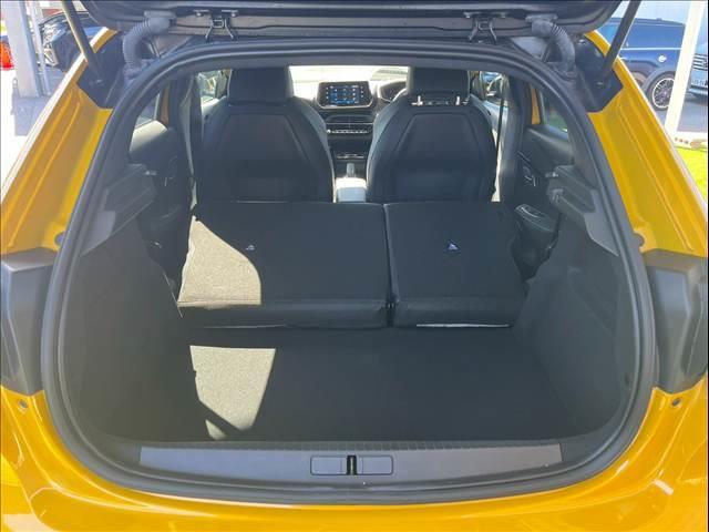 ２０８ ＧＴライン　ＡｐｐｌｅＣａｒＰｌａｙ／アダプティブクルーズコントロール／ブラインドスポットモニター／レーンキープアシスト／ワイヤレス充電／パドルシフト／バックカメラ／ＥＴＣ／ＵＳＢポート／アイドリングストップ（18枚目）
