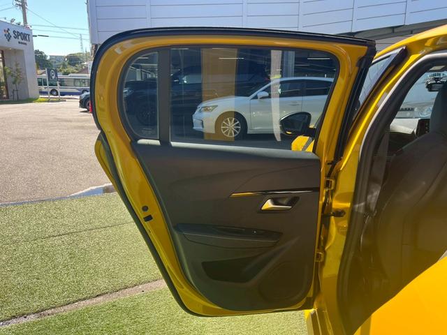 ２０８ ＧＴライン　ＡｐｐｌｅＣａｒＰｌａｙ／アダプティブクルーズコントロール／ブラインドスポットモニター／レーンキープアシスト／ワイヤレス充電／パドルシフト／バックカメラ／ＥＴＣ／ＵＳＢポート／アイドリングストップ（77枚目）