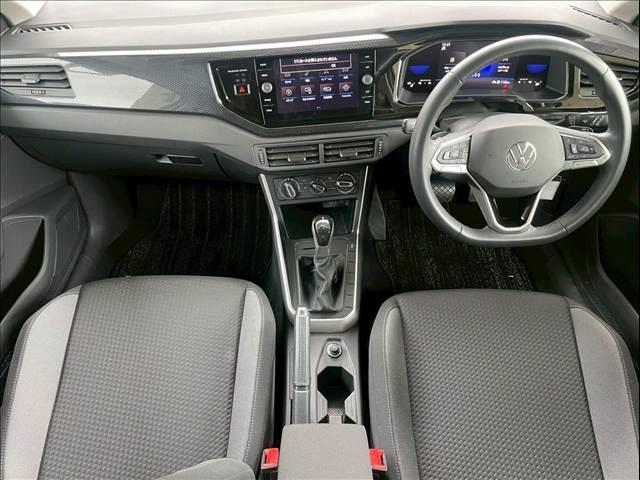 ポロ ＴＳＩアクティブベーシック　ＡｐｐｌｅＣａｒＰｌａｙ／フルセグＴＶ／バックカメラ／クルーズコントロール／パドルシフト／ワイヤレス充電／ＥＴＣ車載器／アイドリングストップ／ＵＳＢ－Ｃポート／デジタルメータ／レーンキープアシスト（2枚目）