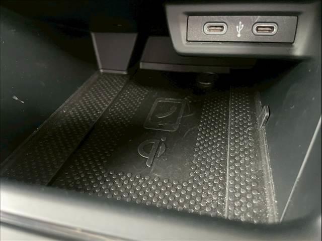 ポロ ＴＳＩアクティブベーシック　ＡｐｐｌｅＣａｒＰｌａｙ／フルセグＴＶ／バックカメラ／クルーズコントロール／パドルシフト／ワイヤレス充電／ＥＴＣ車載器／アイドリングストップ／ＵＳＢ－Ｃポート／デジタルメータ／レーンキープアシスト（8枚目）