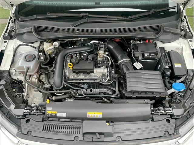 ポロ ＴＳＩアクティブベーシック　ＡｐｐｌｅＣａｒＰｌａｙ／フルセグＴＶ／バックカメラ／クルーズコントロール／パドルシフト／ワイヤレス充電／ＥＴＣ車載器／アイドリングストップ／ＵＳＢ－Ｃポート／デジタルメータ／レーンキープアシスト（12枚目）
