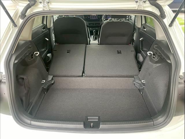 ポロ ＴＳＩアクティブベーシック　ＡｐｐｌｅＣａｒＰｌａｙ／フルセグＴＶ／バックカメラ／クルーズコントロール／パドルシフト／ワイヤレス充電／ＥＴＣ車載器／アイドリングストップ／ＵＳＢ－Ｃポート／デジタルメータ／レーンキープアシスト（18枚目）