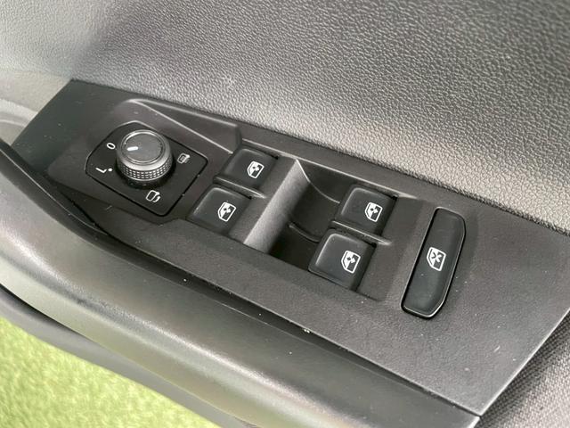 ポロ ＴＳＩアクティブベーシック　ＡｐｐｌｅＣａｒＰｌａｙ／フルセグＴＶ／バックカメラ／クルーズコントロール／パドルシフト／ワイヤレス充電／ＥＴＣ車載器／アイドリングストップ／ＵＳＢ－Ｃポート／デジタルメータ／レーンキープアシスト（36枚目）