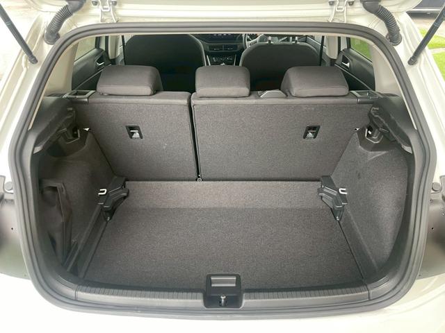 ポロ ＴＳＩアクティブベーシック　ＡｐｐｌｅＣａｒＰｌａｙ／フルセグＴＶ／バックカメラ／クルーズコントロール／パドルシフト／ワイヤレス充電／ＥＴＣ車載器／アイドリングストップ／ＵＳＢ－Ｃポート／デジタルメータ／レーンキープアシスト（58枚目）