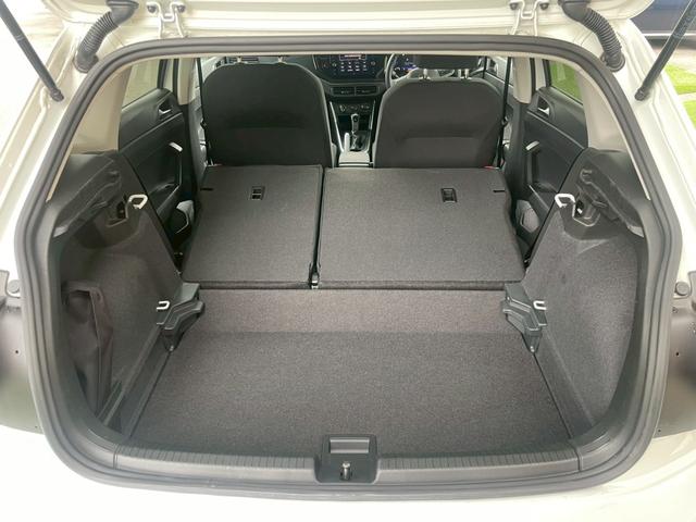 ポロ ＴＳＩアクティブベーシック　ＡｐｐｌｅＣａｒＰｌａｙ／フルセグＴＶ／バックカメラ／クルーズコントロール／パドルシフト／ワイヤレス充電／ＥＴＣ車載器／アイドリングストップ／ＵＳＢ－Ｃポート／デジタルメータ／レーンキープアシスト（59枚目）