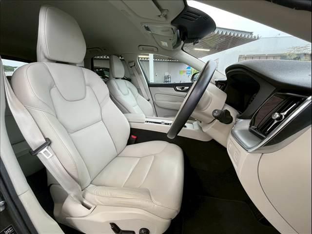 ＸＣ６０ Ｄ４　ＡＷＤ　モーメンタム　ＡｐｐｌｅＣａｒＰｌａｙ／フルセグＴＶ／シートヒーター／白革シート／アダプティブクルーズコントロール／ブラインドスポットモニター／メモリー付きパワーシート／パワーバックドア／Ｗエアコン／純正ナビ（5枚目）