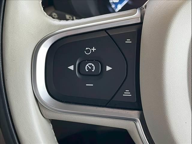 ＸＣ６０ Ｄ４　ＡＷＤ　モーメンタム　ＡｐｐｌｅＣａｒＰｌａｙ／フルセグＴＶ／シートヒーター／白革シート／アダプティブクルーズコントロール／ブラインドスポットモニター／メモリー付きパワーシート／パワーバックドア／Ｗエアコン／純正ナビ（9枚目）